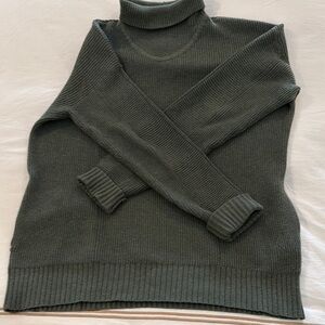 Women's Ribbed Turtleneck Sweater - Dark Green
